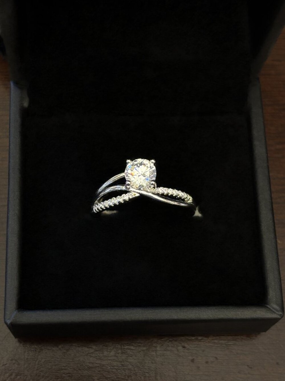 CZ Diamond Round Stone Ring w/ Crossover Band